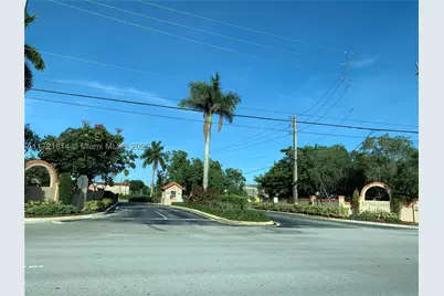 8710 SW 3rd #104, Pembroke Pines, FL 33025 - Photo 2
