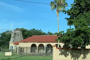 8710 SW 3rd, Pembroke Pines, FL 33025 - Photo 4