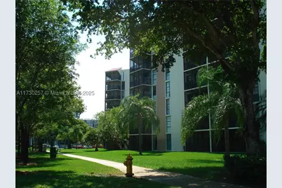 3101 N Country Club #306, Aventura, FL 33180 - Photo 2