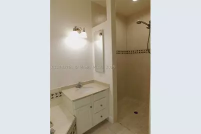 617 SE 7, Cape Coral, FL 33990 - Photo 4
