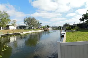 617 SE 7, Cape Coral, FL 33990 - Photo 10