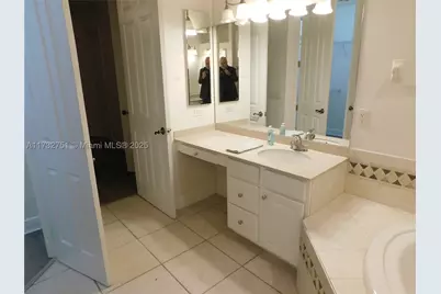617 SE 7, Cape Coral, FL 33990 - Photo 6