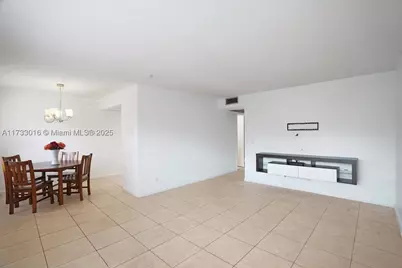 151 SW 135th #302T, Pembroke Pines, FL 33027 - Photo 4