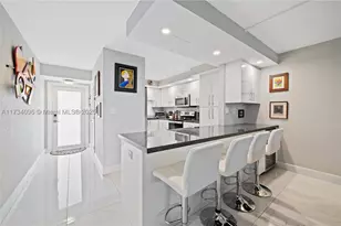 711 S Hollybrook, Pembroke Pines, FL 33025 - Photo 4