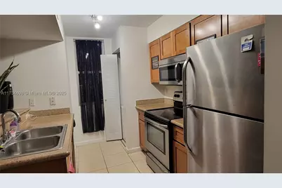 219 NW 12th #1004, Miami, FL 33128 - Photo 4