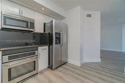 3530 Mystic Pointe #1513, Aventura, FL 33180 - Photo 4