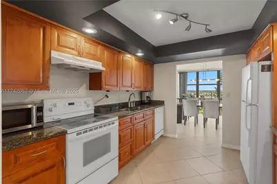 800 Parkview #909, Hallandale, FL 33009 - Photo 16