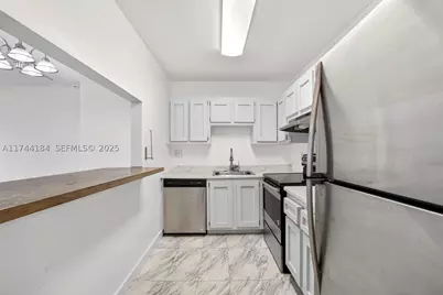 4174 Inverrary #706, Lauderhill, FL 33319 - Photo 8