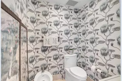 4401 Collins #2114/2116, Miami Beach, FL 33140 - Photo 24
