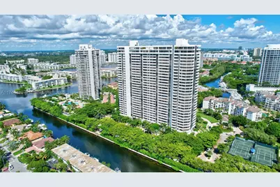 2000 Island #410, Aventura, FL 33160 - Photo 32
