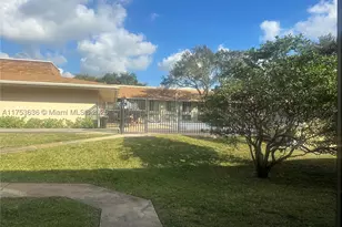 5851 Washington, Hollywood, FL 33121 - Photo 4