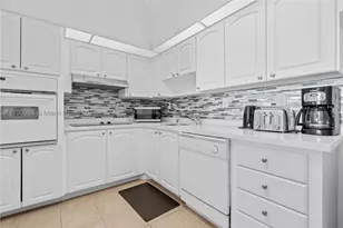 19370 Collins, Sunny Isles Beach, FL 33160 - Photo 10