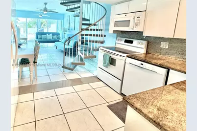 5445 Collins #TH-11, Miami Beach, FL 33140 - Photo 2