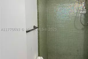 484 NW 165th St, Miami, FL 33169 - Photo 6