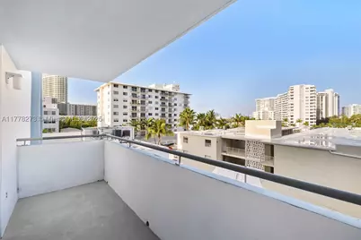 1658 Bay #504, Miami Beach, FL 33139 - Photo 12