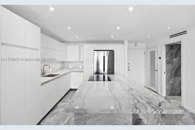 1658 Bay #504, Miami Beach, FL 33139 - Photo 2