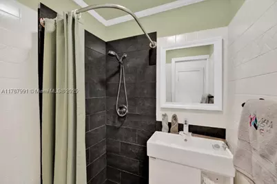 255 W 24th #136, Miami Beach, FL 33140 - Photo 8