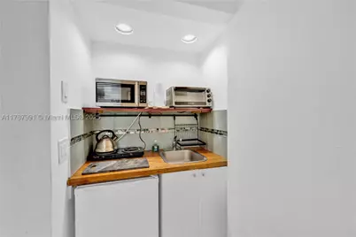 255 W 24th #136, Miami Beach, FL 33140 - Photo 4