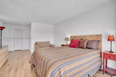 600 Parkview #422(+DEN), Hallandale, FL 33009 - Photo 22