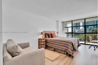 600 Parkview #422(+DEN), Hallandale, FL 33009 - Photo 4