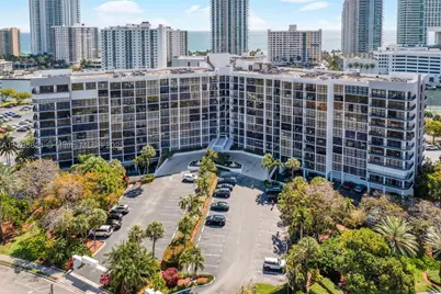 600 Parkview #422(+DEN), Hallandale, FL 33009 - Photo 32