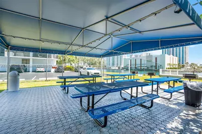 600 Parkview #422(+DEN), Hallandale, FL 33009 - Photo 14