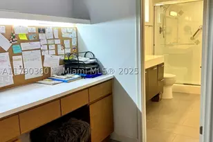 3600 NE 170, North Miami Beach, FL 33160 - Photo 32