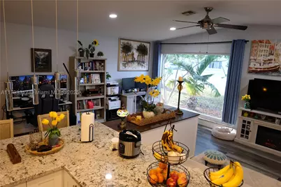 7000 SW 10th, Pembroke Pines, FL 33023 - Photo 4