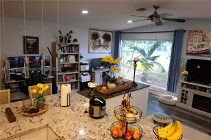 7000 SW 10th, Pembroke Pines, FL 33023 - Photo 4