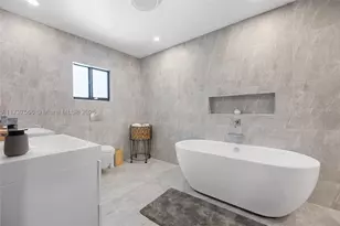 20375 NE 22nd, Miami, FL 33180 - Photo 32