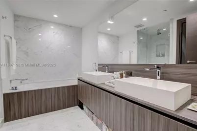 1000 Brickell #2705, Miami, FL 33131 - Photo 24