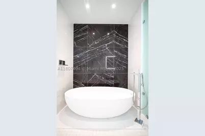 300 Biscayne Blvd #3509, Miami, FL 33131 - Photo 20