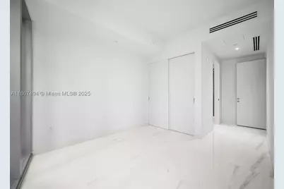 300 Biscayne Blvd #3509, Miami, FL 33131 - Photo 12