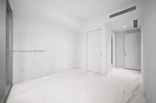 300 Biscayne Blvd, Miami, FL 33131 - Photo 12