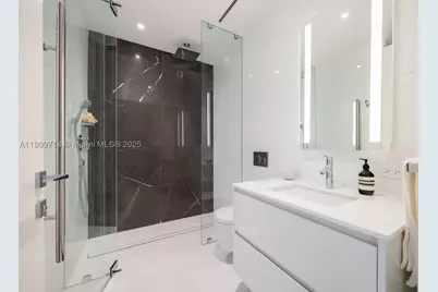 300 Biscayne Blvd #5205W, Miami, FL 33131 - Photo 18