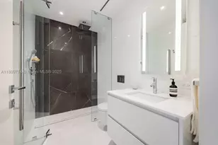 300 Biscayne Blvd, Miami, FL 33131 - Photo 18