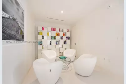 300 Biscayne Blvd #5205W, Miami, FL 33131 - Photo 10