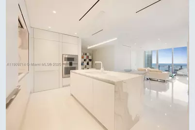 300 Biscayne Blvd #5205W, Miami, FL 33131 - Photo 8