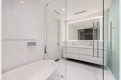 300 Biscayne Blvd #5205W, Miami, FL 33131 - Photo 16