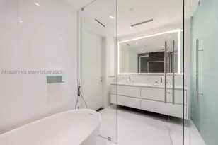 300 Biscayne Blvd, Miami, FL 33131 - Photo 16