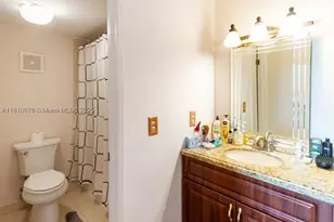 9110 Fontainebleau, Miami, FL 33172 - Photo 32