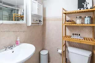 9110 Fontainebleau, Miami, FL 33172 - Photo 20