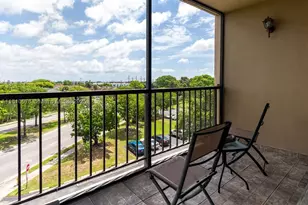 9110 Fontainebleau, Miami, FL 33172 - Photo 22