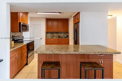 9110 Fontainebleau #502, Miami, FL 33172 - Photo 8