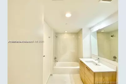 16385 Biscayne #702, North Miami Beach, FL 33160 - Photo 6