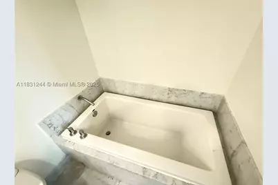 244 Biscayne #908, Miami, FL 33132 - Photo 6