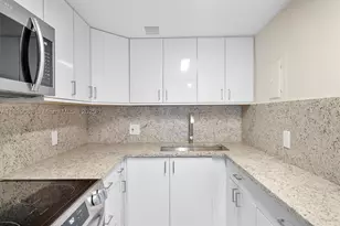 900 Bay, Miami Beach, FL 33141 - Photo 10