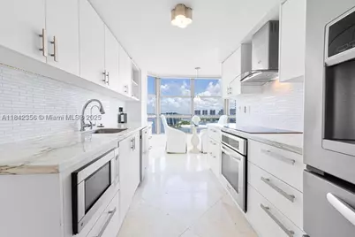 3500 Mystic Pointe #2101, Aventura, FL 33180 - Photo 2