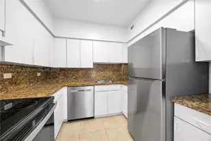 7441 Wayne, Miami Beach, FL 33141 - Photo 6