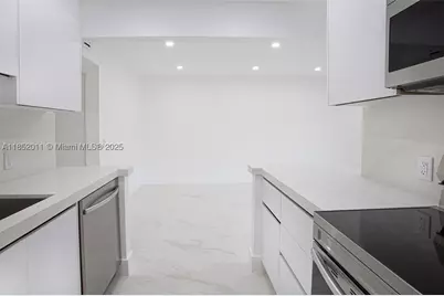 13250 SW 7th #204L, Pembroke Pines, FL 33027 - Photo 10